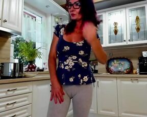 kathylovexxx Video  [Chaturbate] cam model striking alluring content producer