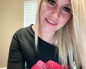 smexxii93 Video  [Chaturbate] alluring escort striking