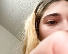 blueeyed_diamond Video  [Chaturbate] cameltroe supple wrists poised content creator